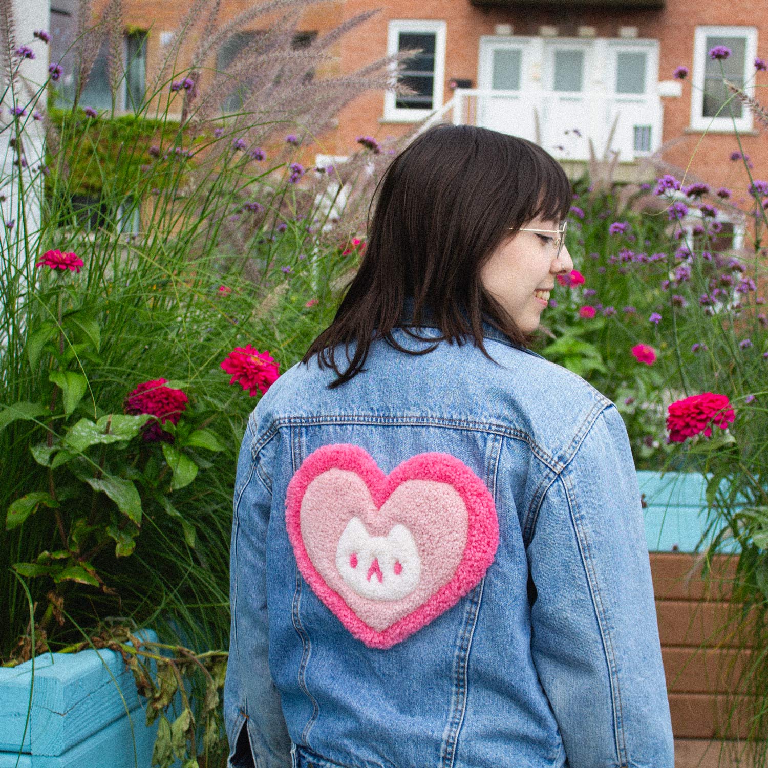 Upcycled jean jacket with big heart with cat rug + little hearts at the collar