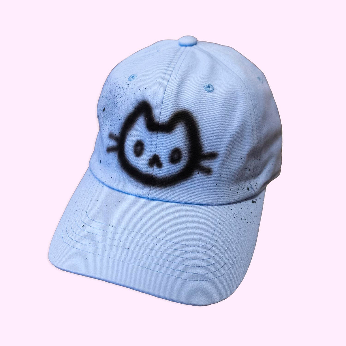 Casquette bleue pâle " Chat apeuré" unique