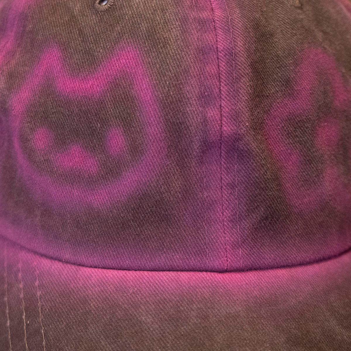 Casquette brune délavée "chats & fleurs" unique