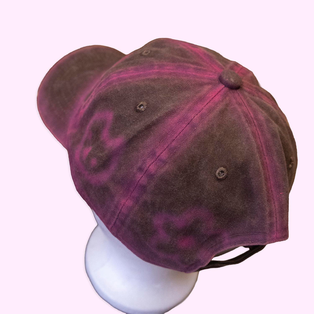 Casquette brune délavée "chats & fleurs" unique