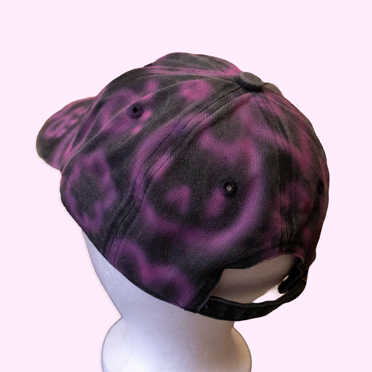 Casquette grise délavée "pattes de chats" unique