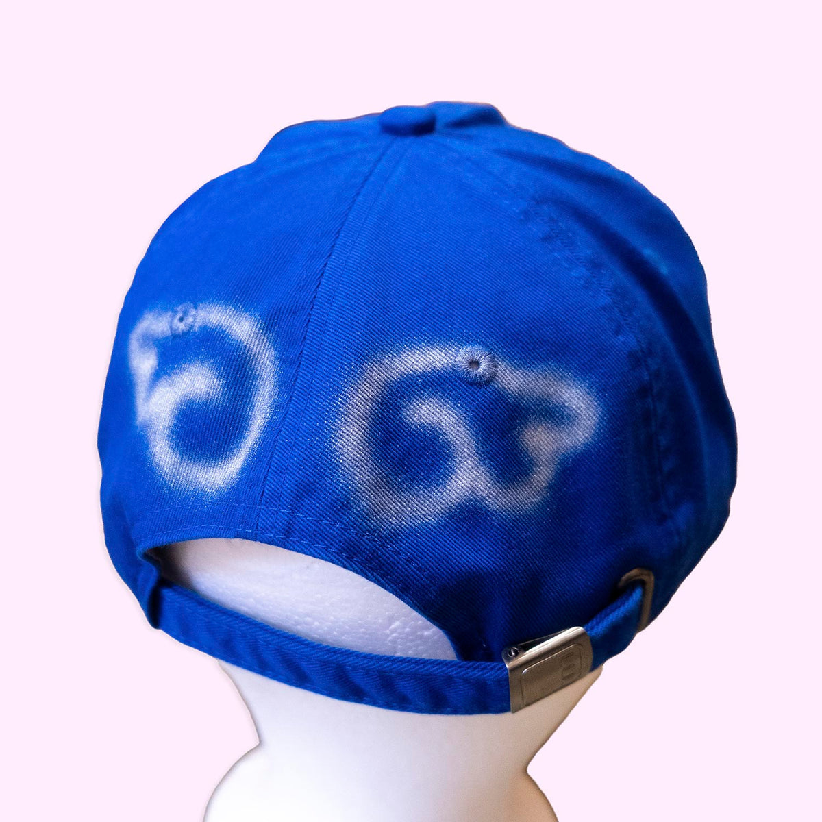 Casquette bleu indigo "chat angélique" unique