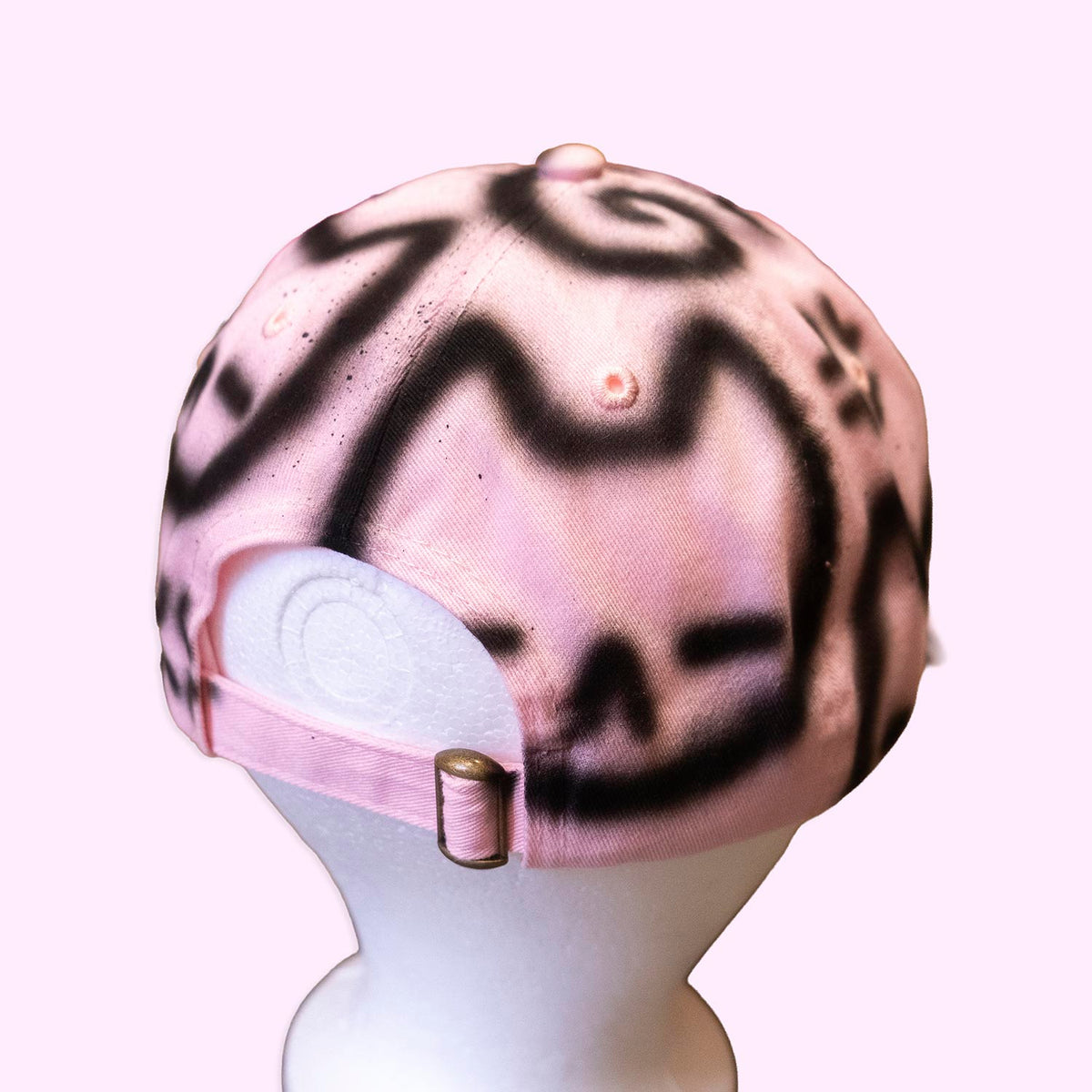 Casquette rose pâle "chats fâchés" unique