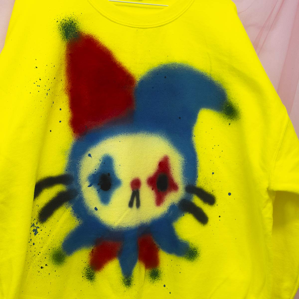 Ouaté chat clown fluo peinturé (XL)