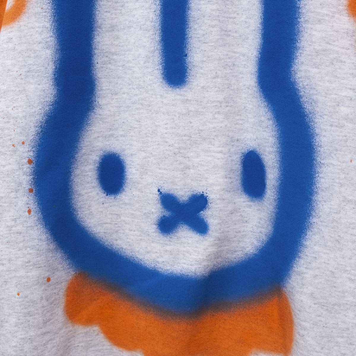 Ouaté miffy peinturé en aérosol (XL)