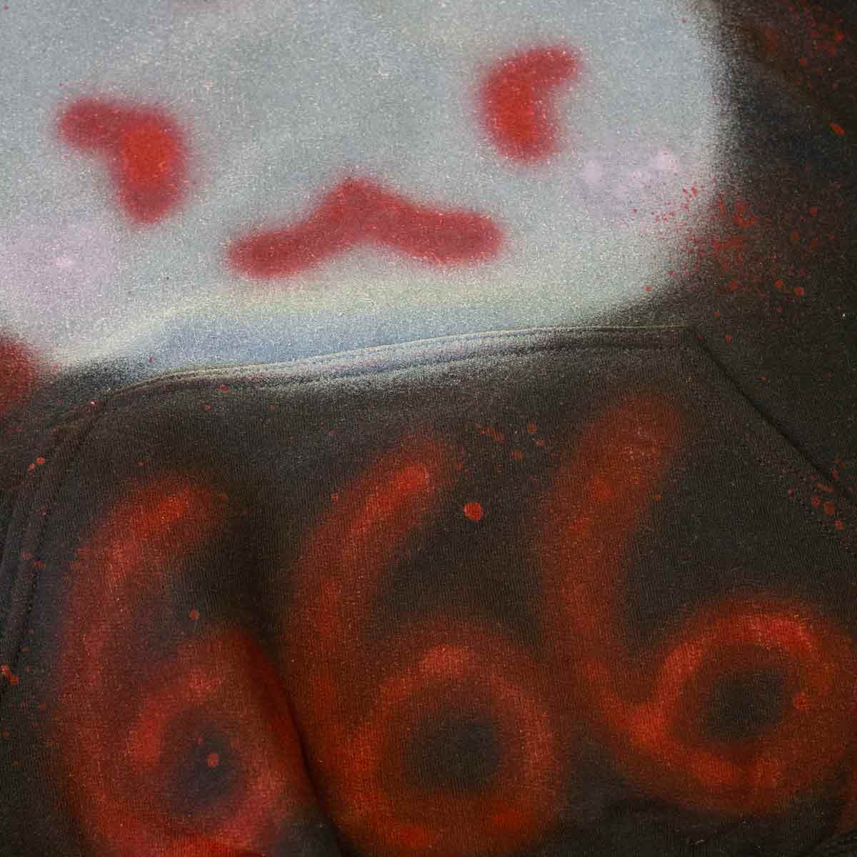Hoodie 666 peinturé en aérosol (L)