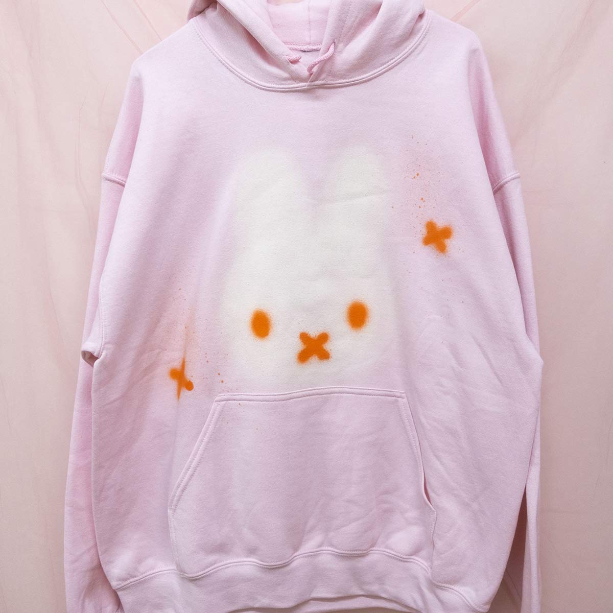 Hoodie miffy peinturé en aérosol (XL)