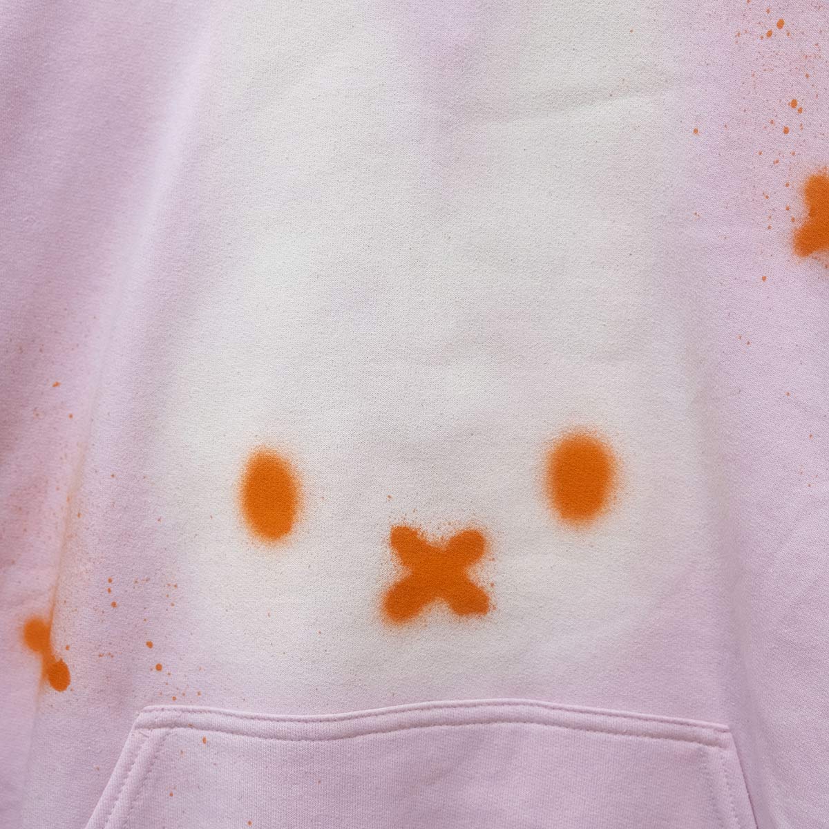 Hoodie miffy peinturé en aérosol (XL)