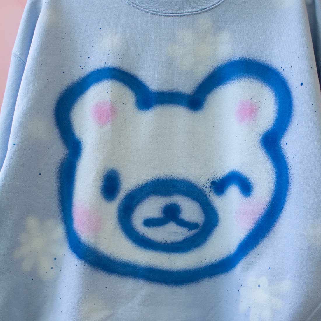 Ouaté ours polaire peinturé en aérosol (L)