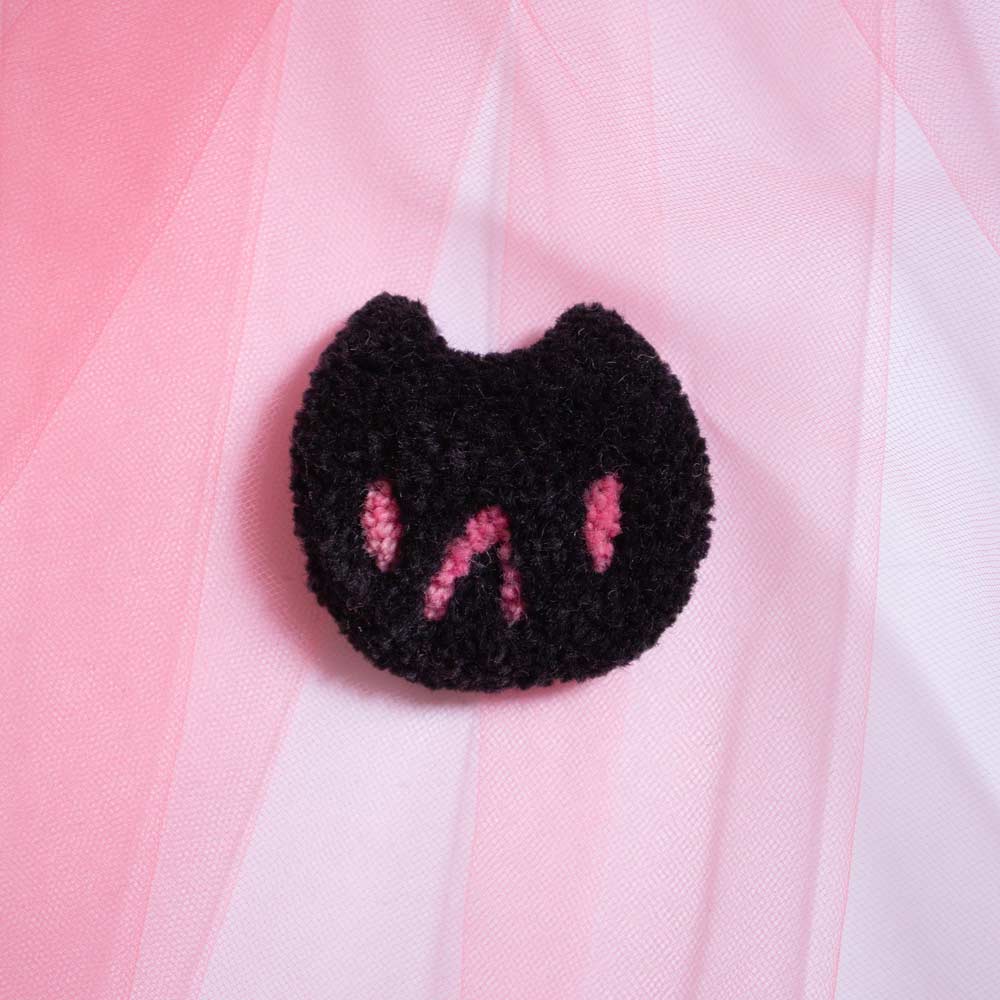Tufted pins [cats]