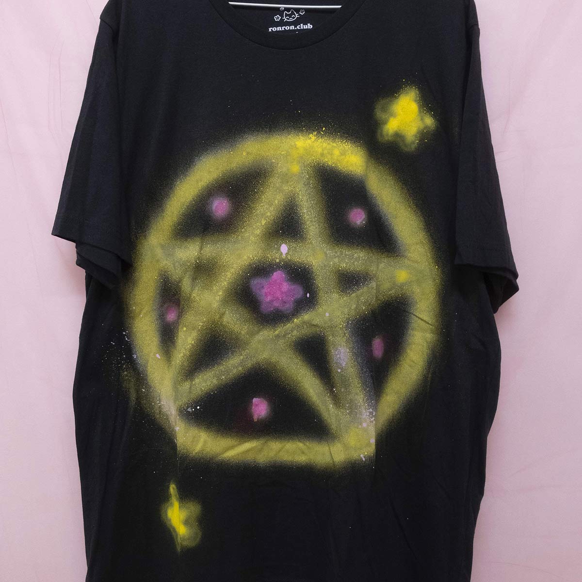 T-shirt pentacle magical girl peinturé en aérosol (XL)