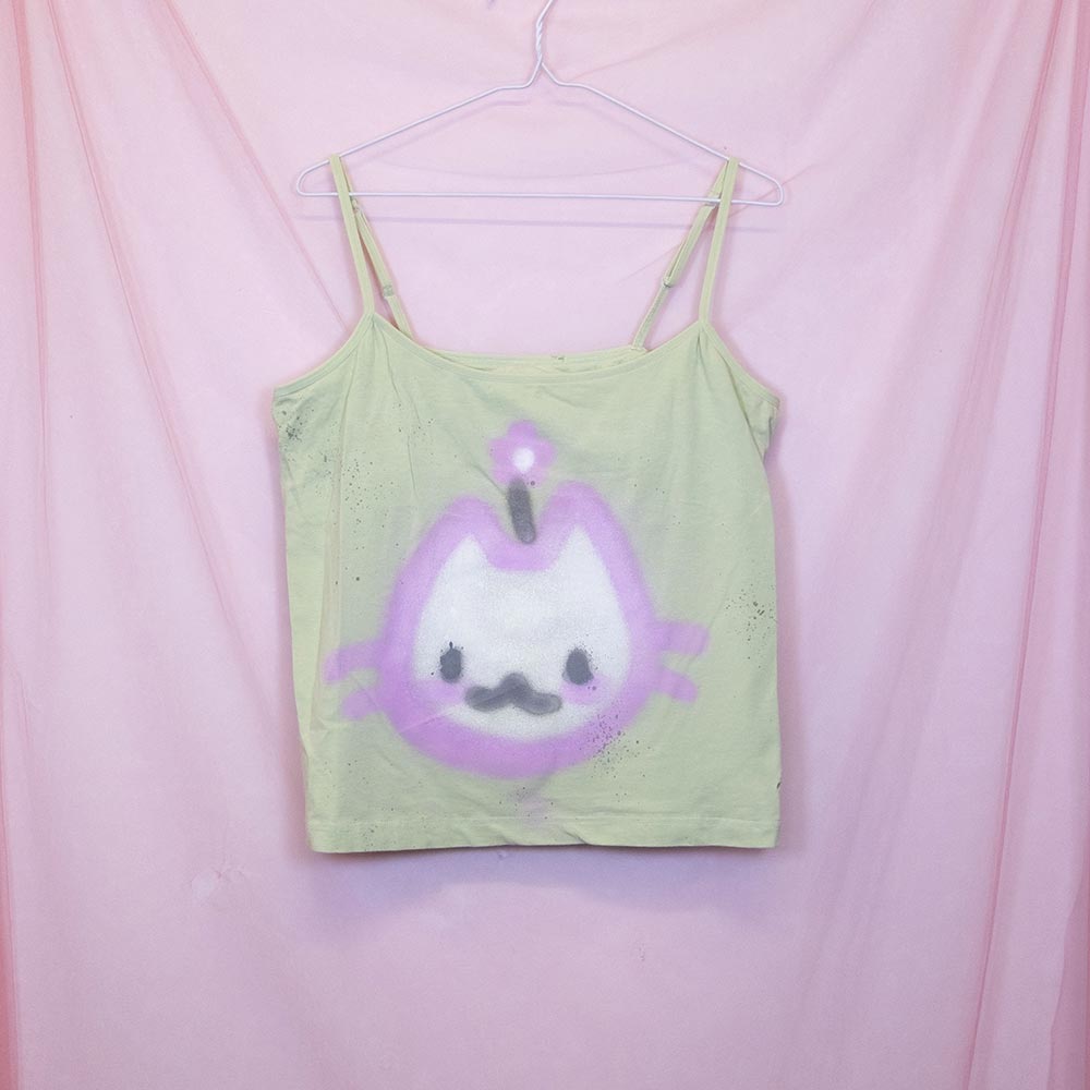 Camisole upcyclée "Chat avec fleur sur le coco" verte