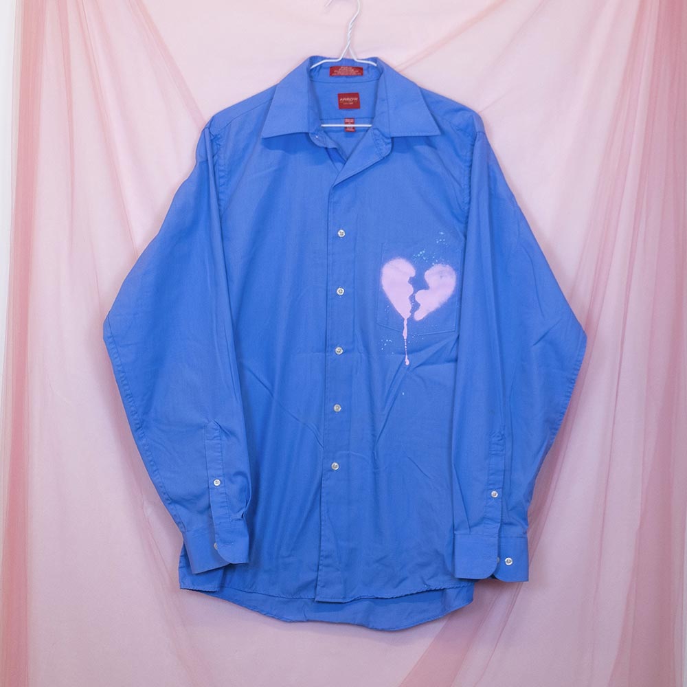 Chemise upcyclée "Coeur brisé" bleue