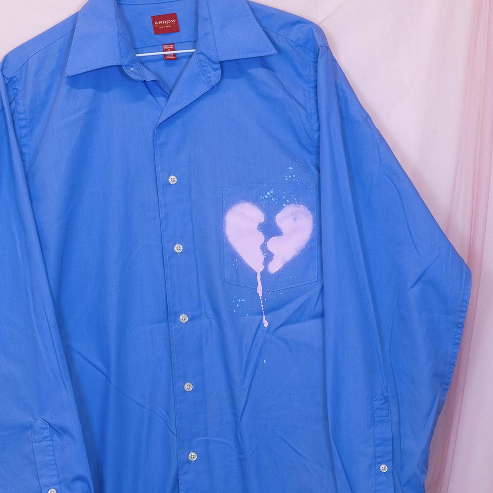 Chemise upcyclée "Coeur brisé" bleue