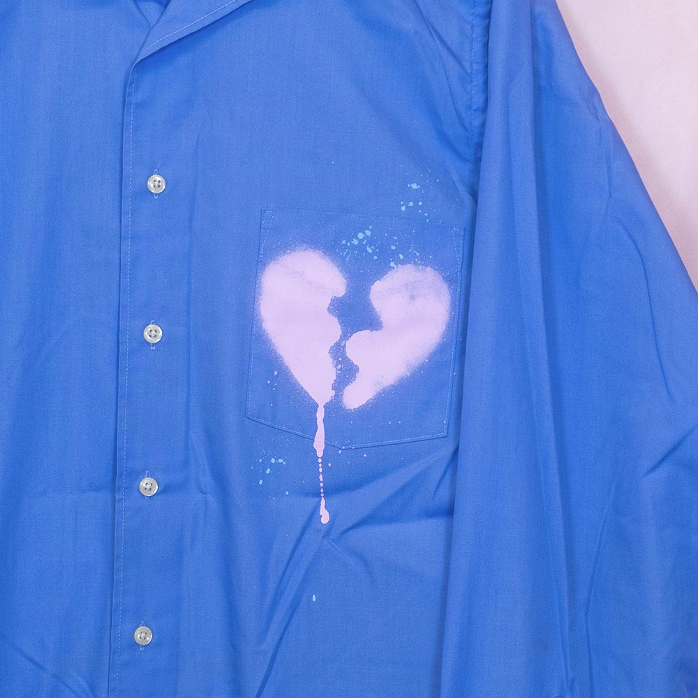 Chemise upcyclée "Coeur brisé" bleue