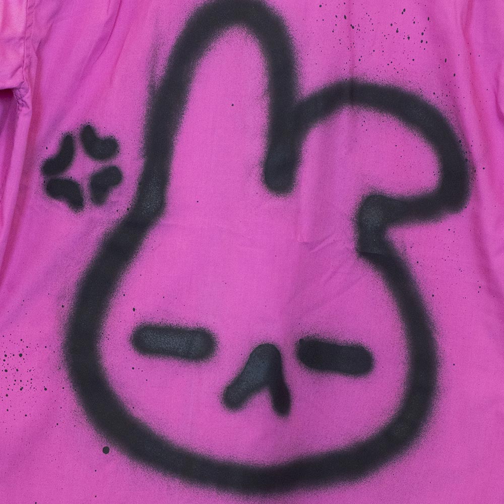 Chemise upcyclée "Lapin annoyed" rose