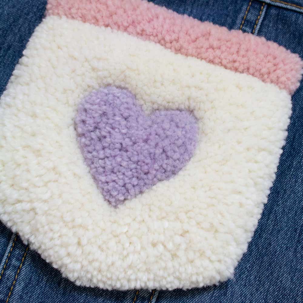 Veste en jeans upcyclée avec tapis "Poches d'amour"