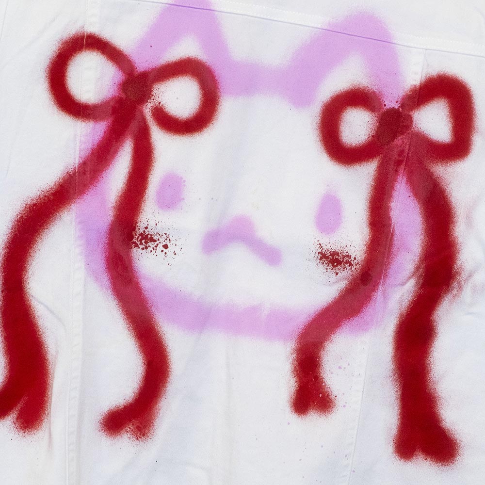 Jean jacket upcyclé blanc "Chat avec boucles"